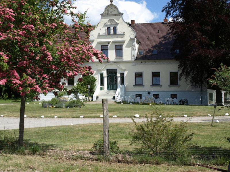 Hotel Pension Gutshaus Neu Wendorf Sanitz Buitenkant foto